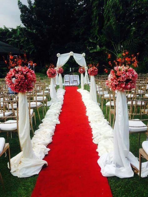 Red Carpet Aisle by The Arleen Blossom Flowers and Balloons - a TWIPP Platinum Member See details: http://themesnmotifs.net/s/thearleenblossomflowersandballoons Red Carpet Wedding Aisle, Red And White Wedding Theme Decor, Wedding Aisle Red, Crystal Wedding Decor, Wedding Red Carpet, Flowers And Balloons, Carpet Wedding, Wedding Walk, Beauty And Beast Wedding