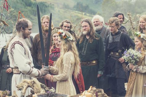 Heathen Wedding, Viking Wedding Dress, Nordic Wedding, Nordic Boho, Vikings Season, Vikings Tv Series, Pagan Wedding, Viking Wedding, Vikings Tv