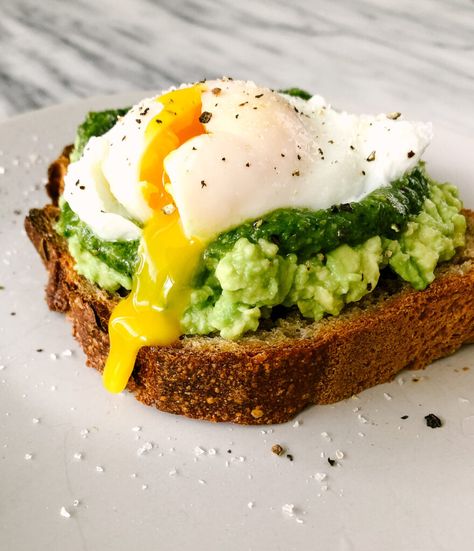 Cooking Poached Eggs, Making Pesto, Poaching Eggs, Homemade Pesto Sauce, Perfect Poached Eggs, Fluffy Scrambled Eggs, Healthy Keto Diet, Mexican Breakfast Recipes, Avocado Toast Egg