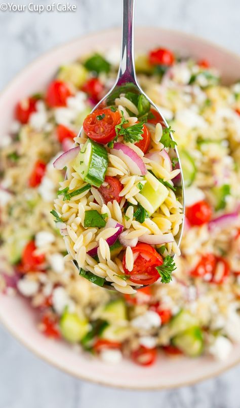 The Best Orzo Pasta Salad recipe that the whole family will love! It has a greek twist, packed with healthy veggies and is quick and easy to make!    The Best Orzo Pasta Salad Recipe I am a huge fan of pasta salad! I just can resist trying all the delicious kinds at the deli or sampling all the types people bring to summer potlucks.  But I don't lie, I'm a little picky! I don't like them to be over dressed or too fussy.  This is the ultimate pasta salad because everything in it is just ... Ladies Weekend Food Ideas, Orzo Pasta Salads, Best Orzo Pasta Salad, Traditional Pasta Salad, Orzo Pasta Salad Recipe, Orzo Salat, Orzo Pasta Recipes, Orzo Salad Recipes, Sommer Mad