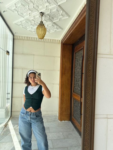 90s aesthetic womens outfit green vest white tee baggy 90s jeans Green Waistcoat Women Outfit, Baggy Jeans Outfit 90s Women, Waistcoat Women Outfit, 90s Vest Outfits, Baggy Jeans Outfit 90s, Green Vest Outfit, Jean Vest Outfits, 90s Vest, Baggy Jeans Outfit