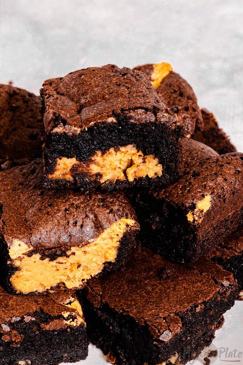 Keto Peanut Butter Recipes, Peanut Butter Brownie Recipes, Pb2 Brownies, Keto Peanut Butter Muffins, Keto Buckeye Brownies, Keto Chocolate Peanut Butter Bars, Keto Peanut Butter Brownies, Keto Peanut Butter Chocolate Chip Bars, Almond Flour Peanut Butter Brownies