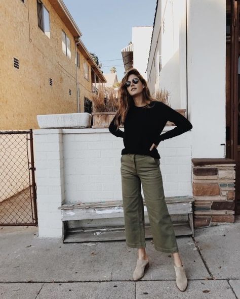 Ally Walsh, Olive Pants Outfit, Office Fits, Pijamas Women, Smart Casual Work, Elegant Classy Outfits, Smart Casual Work Outfit, Look Jean, Olive Pants