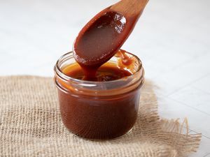 Bar B Que Sauce Recipes, Bbq Rib Sauce, Salted Caramel Sauce Recipe, Rib Sauce, Baked Ribs, Caramel Recipes Sauce, Barbecue Sauce Recipes, Homemade Barbecue Sauce, Bar B Que