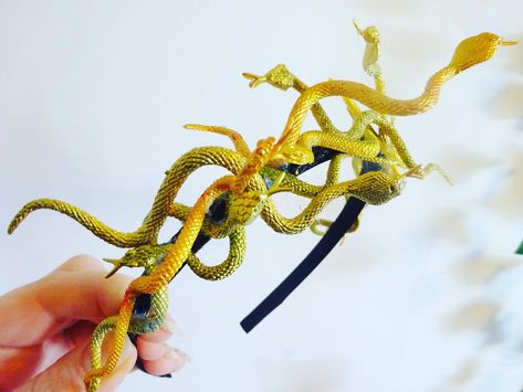 Medusa Headpiece, Goddess Twist, Medusa Snake, Karneval Diy, Medusa Costume, Halloween Hair Clips, Antler Headband, Headpiece Diy, Ear Hair