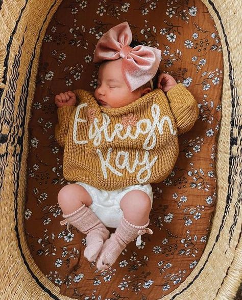 JoyBird Co on Instagram: "I have a feeling this sweet one is going to make a lot of ovaries hurt! 🥹 congrats again to @mrs.victorialife_ on welcoming your beautiful baby girl! Thank you for choosing my small shop for such a special moment 🥰" Baby Sweater With Name, Name Sweater Baby, Sweater With Name, Baby Name Sweater, Mauve Velvet, Pull Bebe, Toddler Sweater, Baby Sweater, Newborn Pictures