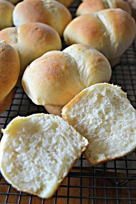 Yeast Rolls Recipe, Clone Recipe, Yeast Rolls, Challah Bread, Dinner Rolls Recipe, Bread Machine Recipes, Challah, Bread Machine, Bread Recipes Homemade