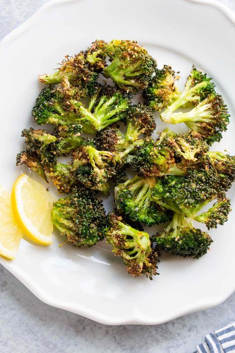 Air fryer parmesan broccoli gets cheesy and crispy in the air fryer! The air fried broccoli gets perfectly roasted and is so flavorful from the parmesan cheese. It's ready in less than 10 minutes for a tasty vegetable side dish. Air Fryer Broccoli, Parmesan Broccoli Recipes, Honey Mustard Salmon, Parmesan Broccoli, Fried Broccoli, Chicken Fried Steak, Air Fryer Healthy, Roasted Broccoli, Healthy Protein