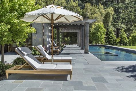 ken linsteadt architects / marin county residence Deep Seating Patio Furniture, Teak Patio Furniture, Stone Pool, Bluestone Patio, Pool Lounger, Outdoor Deck Furniture, Teak Outdoor Furniture, Backyard Pool Designs, Pool Furniture