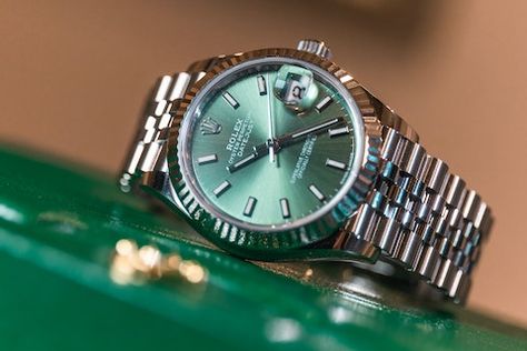 Rolex Datejust Mint Green, Boyfriend Outfit, Rolex Date, Graffiti Wallpaper, Tick Tock, Rolex Datejust, Green Leather, Watch Collection, Rolex Watches