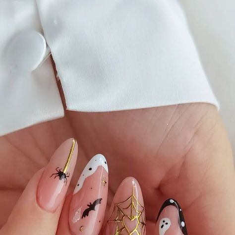 Aesthetic Halloween Nails, Almond Nail Tips, 40 Aesthetic, Unique Manicure, Chic Nail Designs, Cute Halloween Nails, Medium Almond, Chrome Powder, Almond Nail