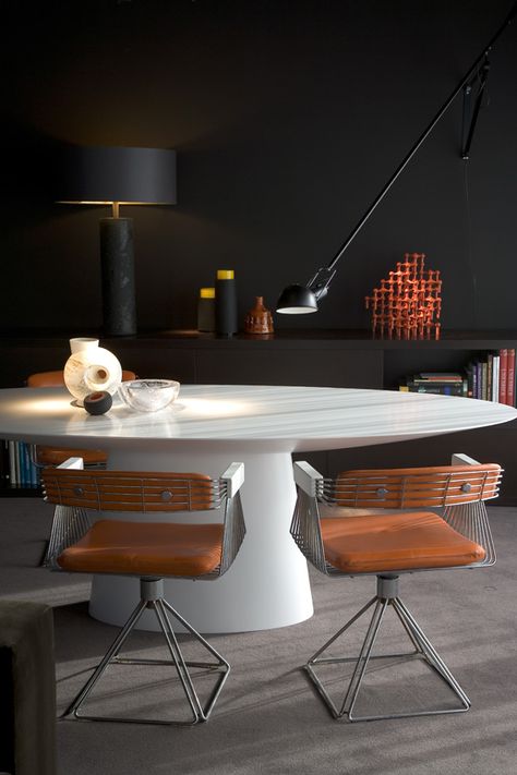 * Masculine Decor, Circle Table, Dining Room Contemporary, Dark Walls, Dark Interiors, Design Exterior, Residential Interior, Dining Room Design, Round Table