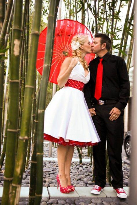 A Rockabilly Las Vegas Wedding: John & Marnie · Rock n Roll Bride Rockabilly Wedding Dresses, Moda Pin Up, Viva Las Vegas Rockabilly, Rockabilly Mode, Black Wedding Decorations, 50s Wedding, Rockabilly Wedding, Pin Up Vintage, Retro Wedding