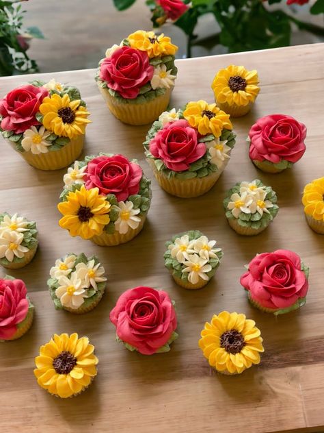 The Lilac Rose Cupcakery Floral Cupcake Ideas Easy, Flower Cupcake Decorating Ideas, Wild Flower Cupcakes, Cupcake Flower Designs, Floral Cupcake Ideas, Cupcakes Sunflower, Easy Flower Cupcakes, Wildflower Cupcakes, Baptism Cupcakes