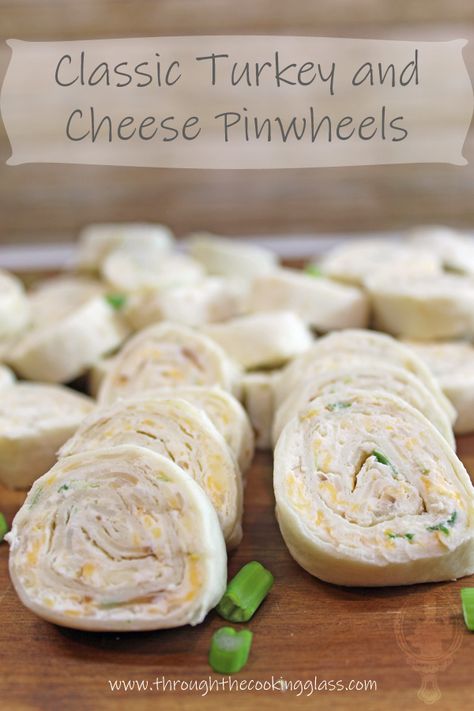 Pinwheels With Lunch Meat, Keto Turkey Pinwheels, Easy Turkey Roll Ups, Turkey And Cheese Wraps Roll Ups, Easy Lunch Pinwheels, Tortilla Wrap Recipes Cream Cheese, Turkey Pinwheels For Kids, Cream Cheese Deli Meat Roll Ups, Easy Pinwheels Cream Cheese