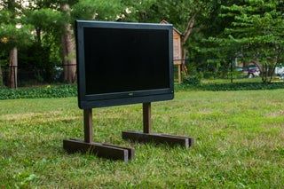 Patio Tv Stand Ideas, Portable Tv Stand Ideas, Diy Outdoor Tv Stand, Tv Console Diy, Outdoor Tv Stand, Diy Tv Stand Ideas, Diy Hout, Portable Tv Stand, Outdoor Tv Enclosure