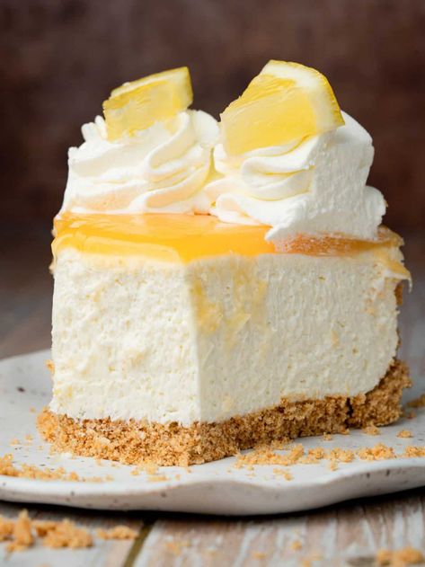 Lemon Curd Cheesecake - Stir Taste Smile Lemon Curd Cheesecake Recipe, Fancy Cheesecake, Lemon Curd Cheesecake, Cheesecake No Bake, Lemon Curd Cake, No Bake Lemon Cheesecake, Cheesecake Toppings, Classic Cheesecake, Lemon Cheesecake