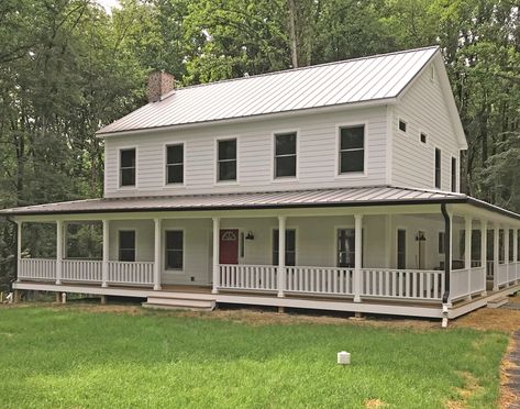 Wrap around porch railing www.AmericanPorch.com Colonial Front Porch Ideas, Wrap Around Porch Ideas, Texas Country Homes, House Wrap Around Porch, Porch Balusters, Homes With Wrap Around Porches, Farmers Porch, Front Porch Railings, Barn House Interior