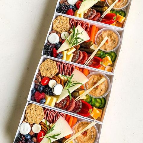 Noble Graze (@noblegraze) • Instagram photos and videos Cheese Board Packaging, Charcuterie Board Food Truck, Drumstick Recipes Oven, Charcuterie Lunch, Snack Boxes Healthy, Grazing Boxes, Breakfast Basket, Airplane Food, Wedding Snacks