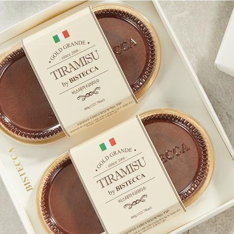 Tiramisu Packaging Design, Tiramisu Box Packaging, Tiramisu Packaging Ideas, Dessert Box Packaging, Chocolate Cake Packaging, Tiramisu Packaging, Tiramisu Box, Cake Packaging Design, Dessert Boxes Packaging