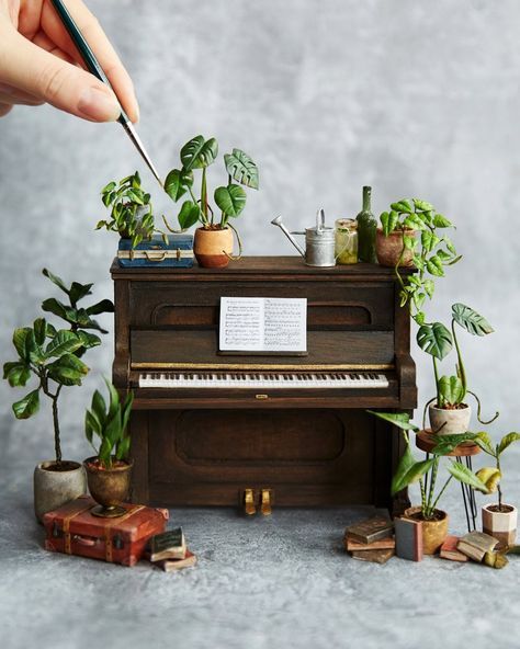 Lemon Miniatures — Collection Piano Design Ideas, Miniature Plants Diy, Making Instruments, Modern Miniatures, Room Box Miniatures, Bookshelf Art, Tiny Furniture, Diy Doll Miniatures, Mini Doll House