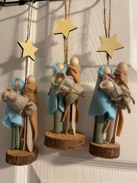 Holy Family Clothespin Ornament, Clothespin Mary And Joseph, Wooden Clothespin Nativity, Clothespin Angel Craft, Peg Clothespin Crafts, Clothes Pin Christmas Ornaments Diy, Clothes Pin Nativity Ornament, Clothes Pin Nativity, Nativity Crafts Diy