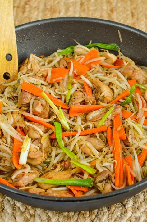 Chop Suey Recipe Chinese, Chicken Chop Suey, Friday Meals, Chinese Fakeaway, Bean Sprout Recipes, Chicken Chop, Homemade Chinese Food, Chow Mein Recipe, Chinese Foods