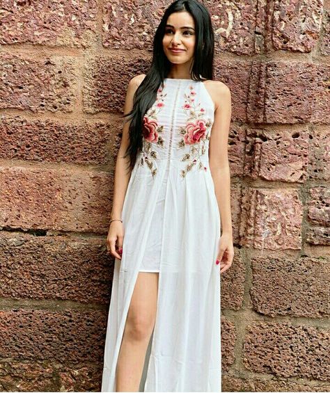 💕Follow me Nimisha Neha💕 Latest Frock Designs, Frocks For Teenager, Plain Kurti Designs, Unique Fashion Outfits, Frock Designs, Indian Kurti, Latest Dress Design, Long Gown Dress, Designer Party Wear Dresses