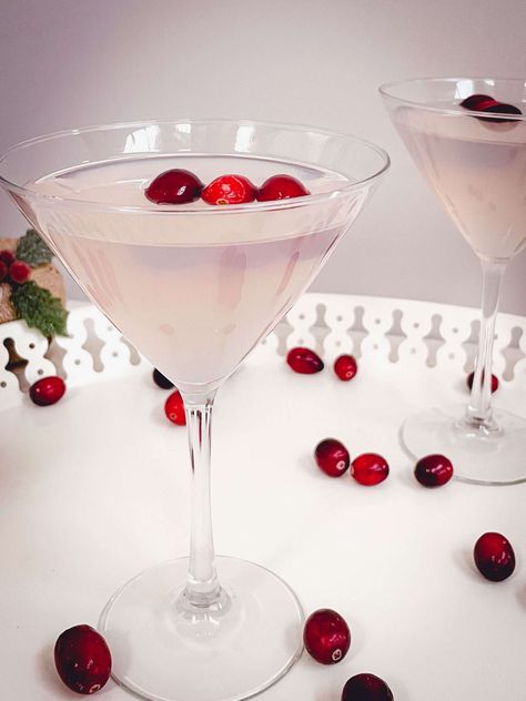 A wintery twist on the classic cosmopolitan with pink cranberry juice. Try this white winter cosmo this holiday season! Cheers! Winter Cosmo, Pink Cranberry Juice, Christmas Drink Recipes, Cocktails For Christmas, Cosmopolitan Cocktails, Cosmo Recipe, White Cosmo, Appetizers For Kids, Almond Butter Cookies