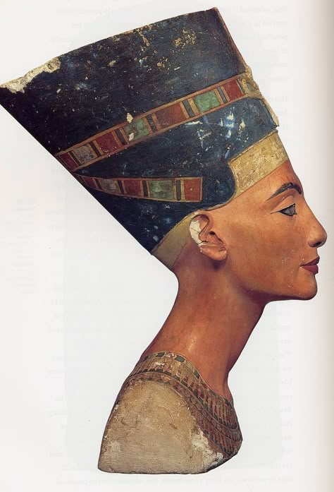 Side view of bust generally assumed to be that of Nefertiti, though there was never any inscription on the statue to confirm this. Nefertiti Art, Egyptian Headpiece, Nefertiti Bust, Egypt Museum, Ancient Egypt Art, Queen Nefertiti, Egypt History, Egypt Art, Egyptian History