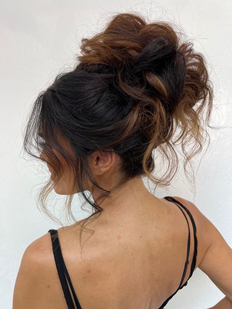 Bridal Top Knot, 90s Messy Updo, Messy High Bun Wedding Hair, Bridal Hair High Bun, High Messy Bun Wedding Hair, Bridal High Updo, Bridal Hmu, High Bun Updo, High Updo Wedding