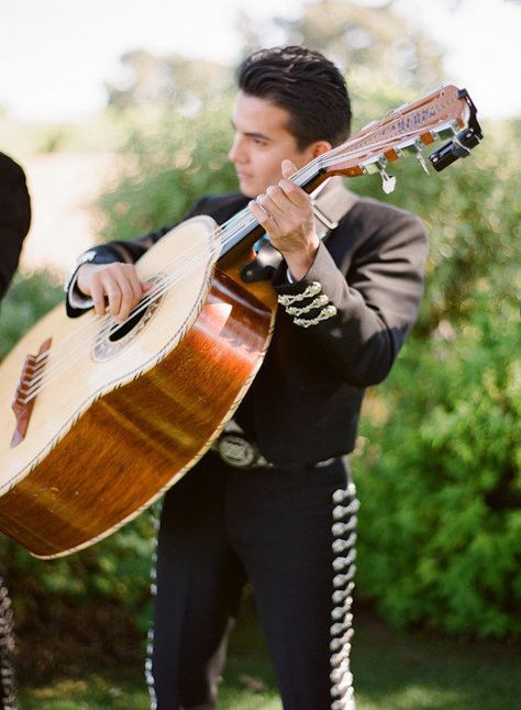 El mariachi Beth Helmstetter, Mexico People, Ballet Folklorico, Mariachi Band, Hispanic Culture, Mexican Heritage, Mexico Culture, Wedding Entertainment, Mexican Wedding