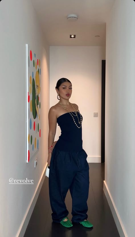 Koleen Diaz Aesthetic, Koleen Diaz Outfits, Jeans Tube Top, Koleen Diaz, Slick Back Hair, It Girl Outfit, Tube Top Outfits, Slick Back, Causal Outfits