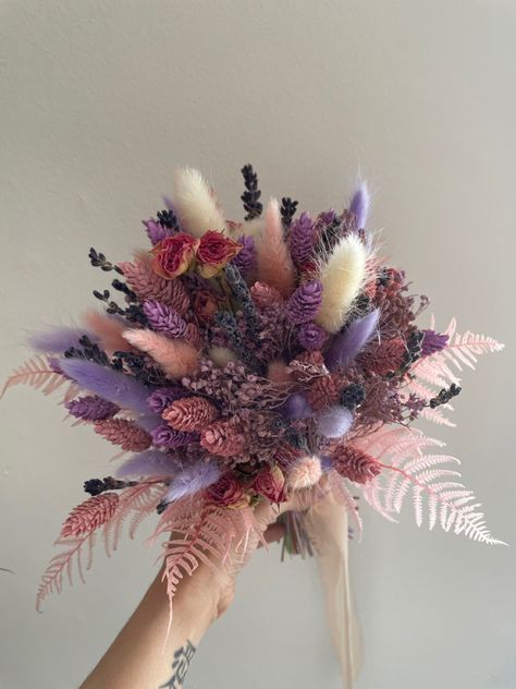 Pink And Lavender Bouquet, Lavender And Maroon, Lilac Flower Bouquet, Dried Flower Bouquet Wedding, Green Wedding Bouquet, Lavender Bouquet, Boho Wedding Bouquet, Pink Wedding Theme, Dried Bouquet