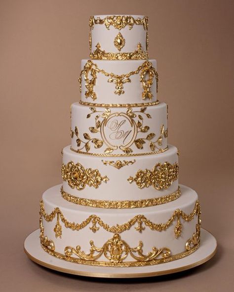 Royal Themed Wedding, Wedding Cake Elegant Gold, Victorian Wedding Cakes, Debut Cake, Luxury Wedding Cake Design, Wedding Cake Designs Elegant, Gold And White Cake, White And Gold Wedding Cake, Quince Cakes