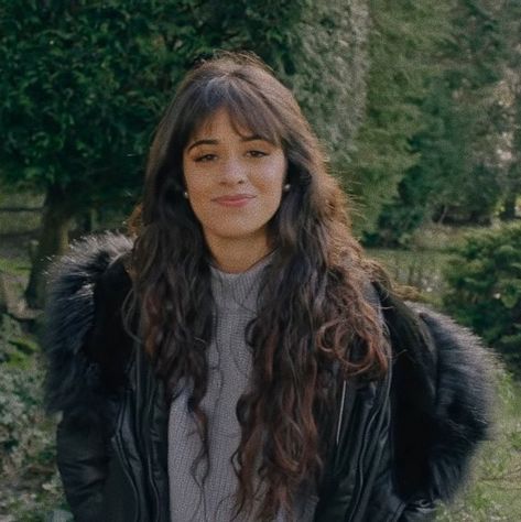 Camila Cabello Natural Hair, Camila Cabello Bangs Curly Hair, Camila Cabello Curtain Bangs, Camila Cabello Hair Bangs, Camilla Cabello Haircut, Camila Cabello Curly Hair, Camilla Cabelo Hair, Camilla Cabello Bangs, Nina Core