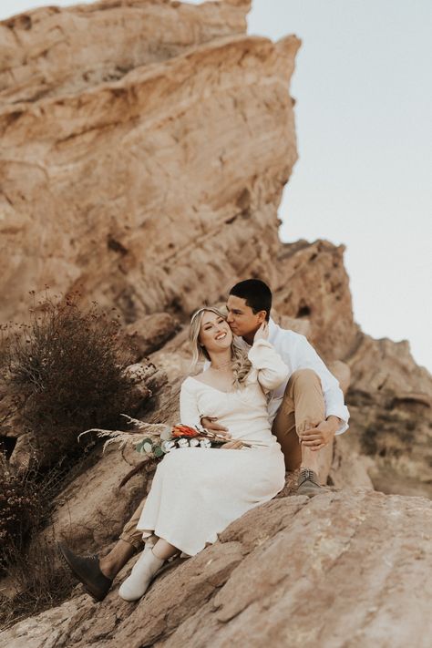 Vasquez Rocks Engagement Photos - this location and couple at their engagement session is just gorgeous! And their monochromatic outfit styling is goals. Vasquez Rocks Photoshoot, Top Of The Rock Engagement Photos, Red Rocks Engagement Photos, Red Rock Couples Photoshoot, Vasquez Rocks Engagement, Enchanted Rock Engagement Photos, Rock Photoshoot, Vasquez Rocks, Rock Wedding