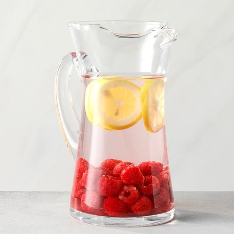 Raspberry and Lemon Infused Water Lemon Infused Water, Fuzzy Navel, Alcohol Beverages, Flavored Water Recipes, Mint Water, Lemon Diet, Infused Water Recipes, Fruit Infused Water, Spa Water