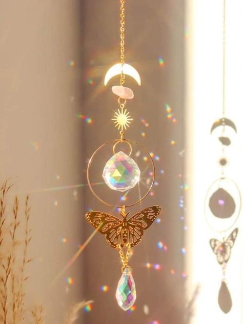 Sun Catcher Aesthetic, Shading References, Crystal Suncatchers Diy, Fairy Bedroom, Light Games, Room Goals, Crystal Suncatchers, Creative Home Decor, Room Makeover Bedroom