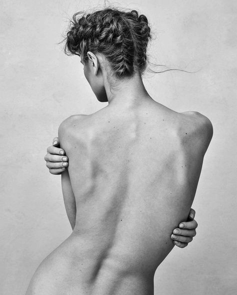 Woman's Back, Body Template, Life Drawing Reference, 2022 Art, Body Art Photography, Studio Photography Poses, Body Photography, Fine Photography, Anatomy Poses