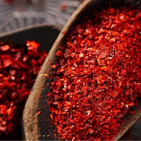 How do you use Aleppo Chilli Pepper ? This recently trendy pepper packs a fruity, heat-filled punch and complex flavours. We’d recommend using Aleppo Pepper in all sorts of dishes, both sweet and savoury. Because of its versatility, it m... Aleppo Pepper Recipes, Yay Recipes, Marinated Chicken Kebabs, Types Of Peppers, Lime Butter, Aleppo Pepper, Tomato Pasta Sauce, Chicken Kebabs, Eastern Cuisine