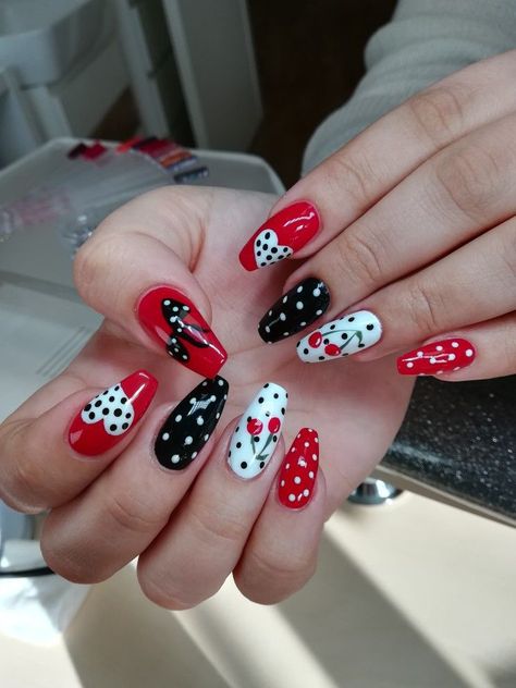 Retro Nails 50s, Retro Nail Art Design, 50s Nail Art, Grease Inspired Nails, Rockabilly Nail Art, 50s Nails 1950s, 50s Inspired Nails, 50s Style Nails, Pinup Nails Vintage Style