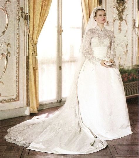 Grace Kelly Wedding Dress, Grace Wedding Dress, Kate Middleton Wedding Dress, Grace Kelly Wedding, Famous Wedding Dresses, Worst Wedding Dress, Queen Wedding Dress, Royal Wedding Gowns, Middleton Wedding