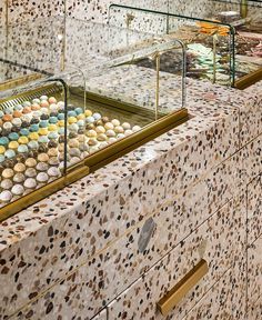 Chocolate Shops Interior Design, Chocolate Boutique Interior Design, Chocolate Shop Interior Design, Terrazzo Cafe, Chocolate Store Design, Chocolate Display, Chocolate Store, Chocolate Shops, Chocolate Boutique