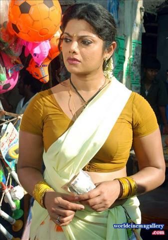 Swathi Varma Hot Stills in Veerachozhan Movie Indian Navel, Navel Hot, Saree Photos, Hot Blouse, Cute Couples Hugging, Indian Actress Hot Pics, Movie Photo, Actress Photos, Bollywood Actress