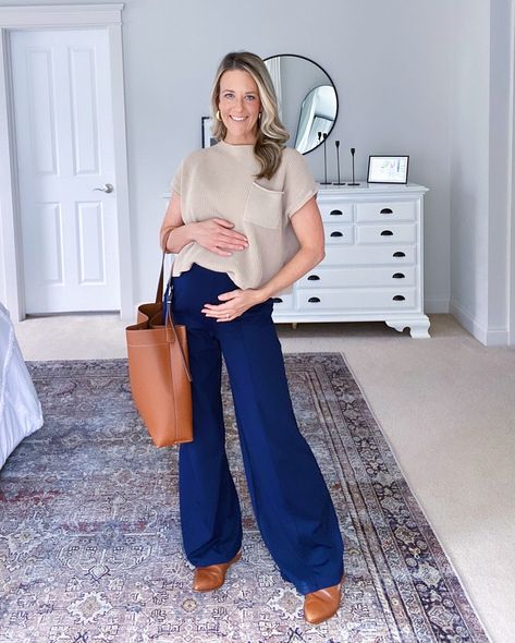 Let me help you style your bump this summer. Summer style can feel tricky with a growing bump. But it shouldn’t have to be overwhelming! FOLLOW along for comfy, cute looks that flatter your bump and won’t break the bank. We’ve got this, mama!  Tell me in the comments, when you’re due! Prego Outfits, Summer Maternity Fashion, 5 Months Pregnant, Maternity Work Clothes, Maternity Clothes Summer, Cute Looks, Spring Work Outfits, Office Pants, Navy Outfit