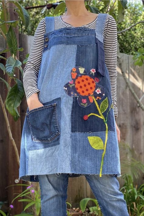 Jean Diy, Ropa Upcycling, Denim Crafts Diy, Patchwork Clothes, Blue Jeans Crafts, Denim Apron, Simple Sewing, Denim Projects, Repurposed Clothing