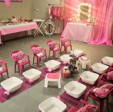 Diy Spa Day Party, Barbie Spa Party Ideas, Barbie Day Activities, Princess Pamper Party, Spa Makeup Birthday Party, 5th Birthday Spa Party, Spa Themed Birthday Party Kids, Princess Spa Party Ideas, Salon Birthday Party Ideas Kids