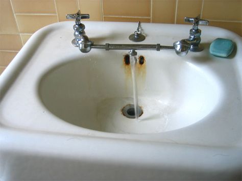 Boston Apartment, Vintage Sink, Old Bathrooms, Old Sink, Bathroom Faucets Waterfall, Old Bathroom, Glass Vessel Sinks, Cheap Bathrooms, Vessel Sink Faucet