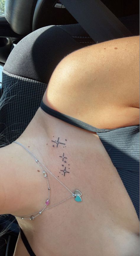 Star sparkle collarbone tattoo, necklace inspo Colar Bone Tattoo Simple, Sparkles On Collarbone Tattoo, Sparkle Tattoo Collar Bone, Collarbone Stars Tattoo, Collarbone Sparkle Tattoo, Stars Tattoo Collar Bone, Simple Collarbone Tattoos, Sparkle Shoulder Tattoo, Sparkle Tattoo Shoulder